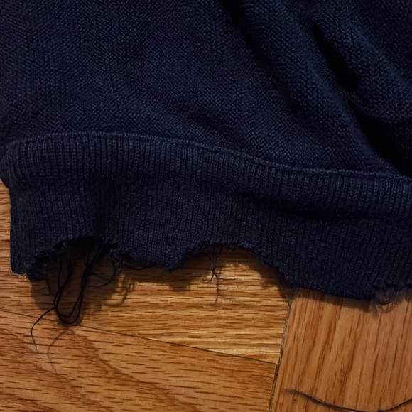 Distressed sweater - Picture 3 of 4